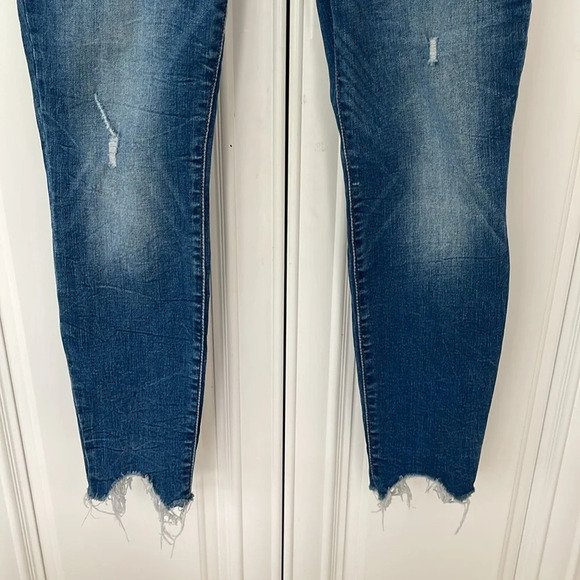 Lucky Brand Blue Denim Jeans size 6 / 28 Ankle Length Distressed - Picture 4 of 16
